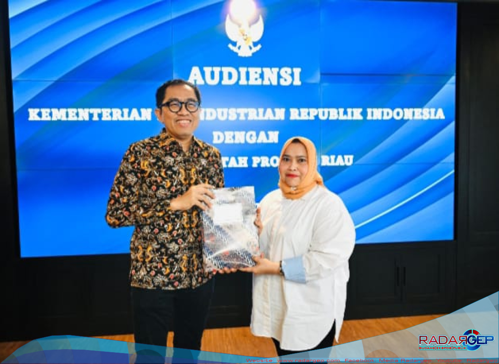 Bupati Kasmarni Sampaikan Potensi Kawasan Industri Buruk Bakul kepada Wamen Perindustrian Republik Indonesia